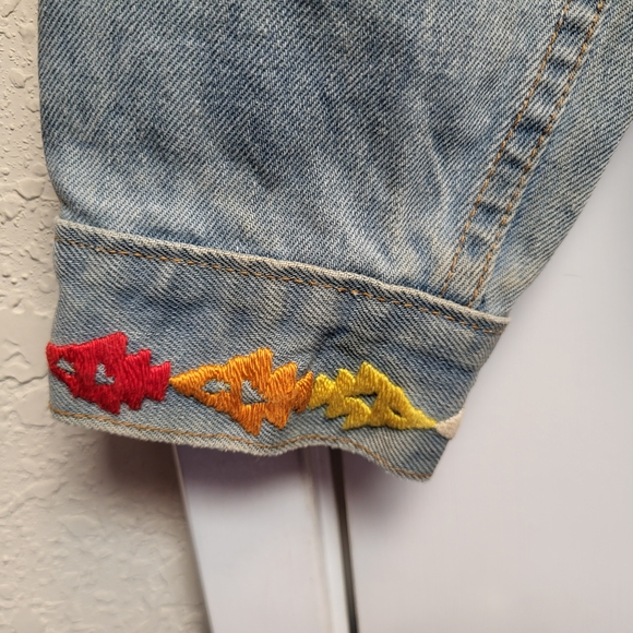 Vintage Levi's Mens Light Blue Denim Jacket w/ Southwestern Embroidery - Size 40 - Picture 7 of 10